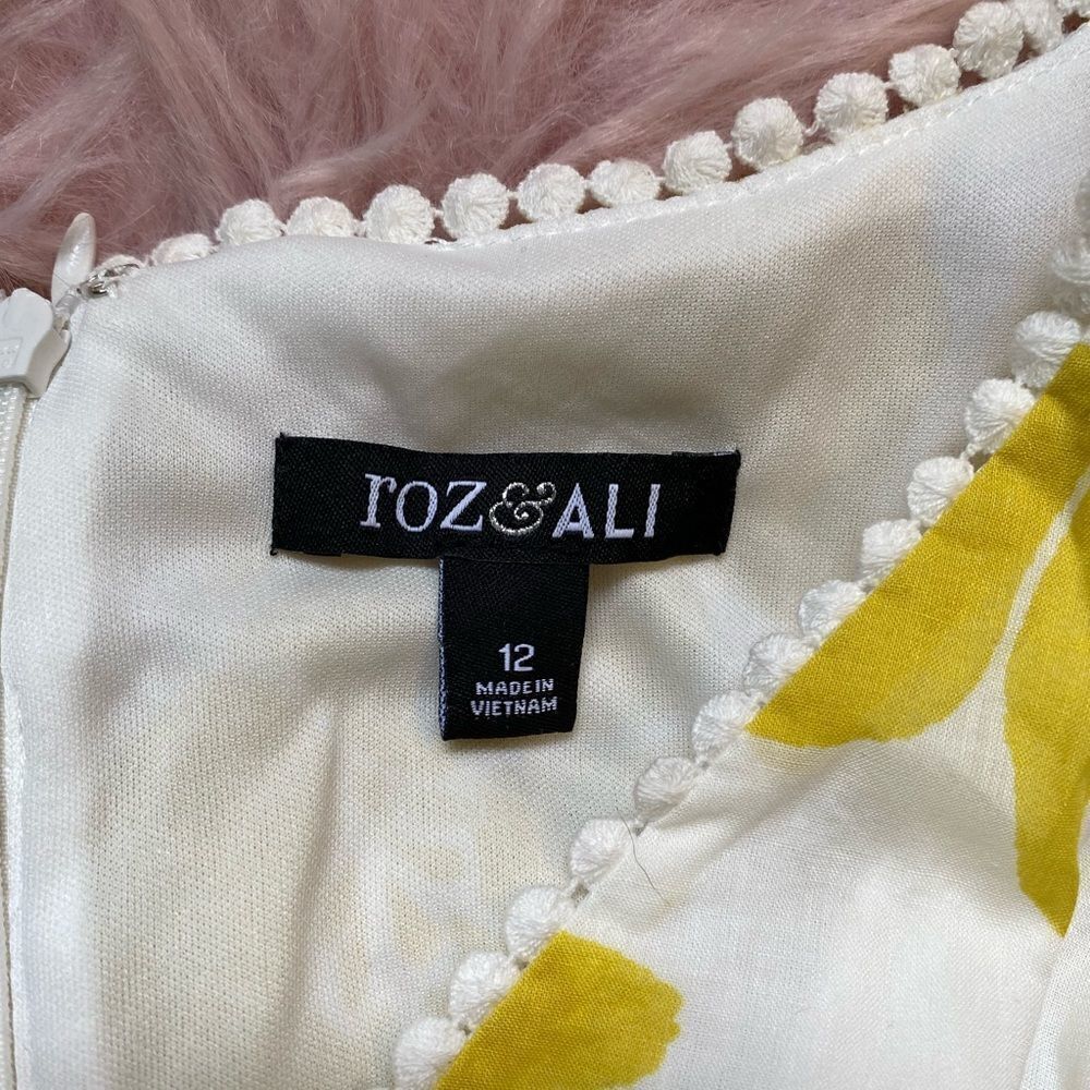 Roz & Ali White and Yellow Floral Sleeveless Sundress
(Bin 10) - Picture 4 of 4